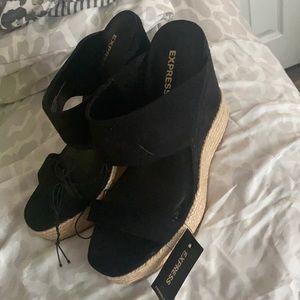 Black wedges express